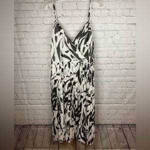 Nine West Summer Breeze dress size large. NWTO fantastic fabric for travel